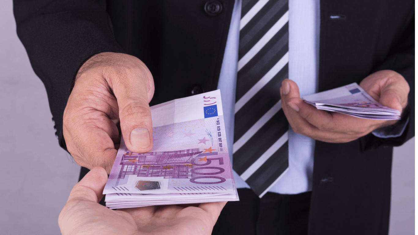 Donner de l'argent sans le déclarer