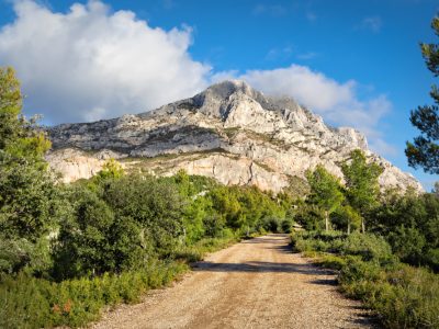 Montagne,Sainte-victoire,-,A,Limestone,Mountain,Ridge,In,The,South