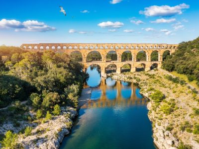Exploring,The,Majestic,Pont,Du,Gard,Aqueduct,In,France,,Discover