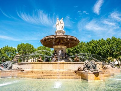 The,Fontain,De,La,Rotonde,With,Three,Sculptures,Of,Female